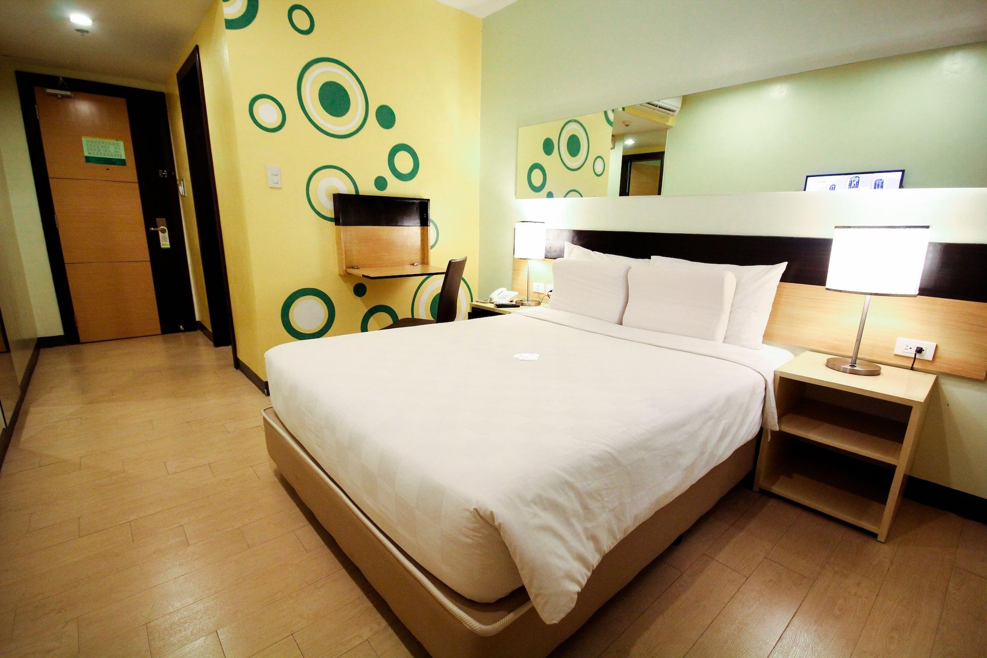 Go Hotels Iloilo Екстериор снимка