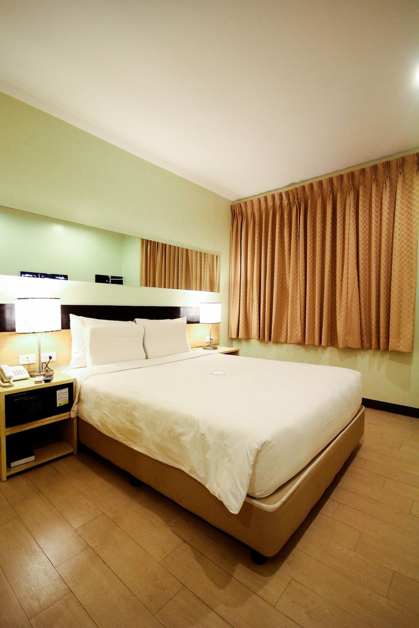 Go Hotels Iloilo Екстериор снимка