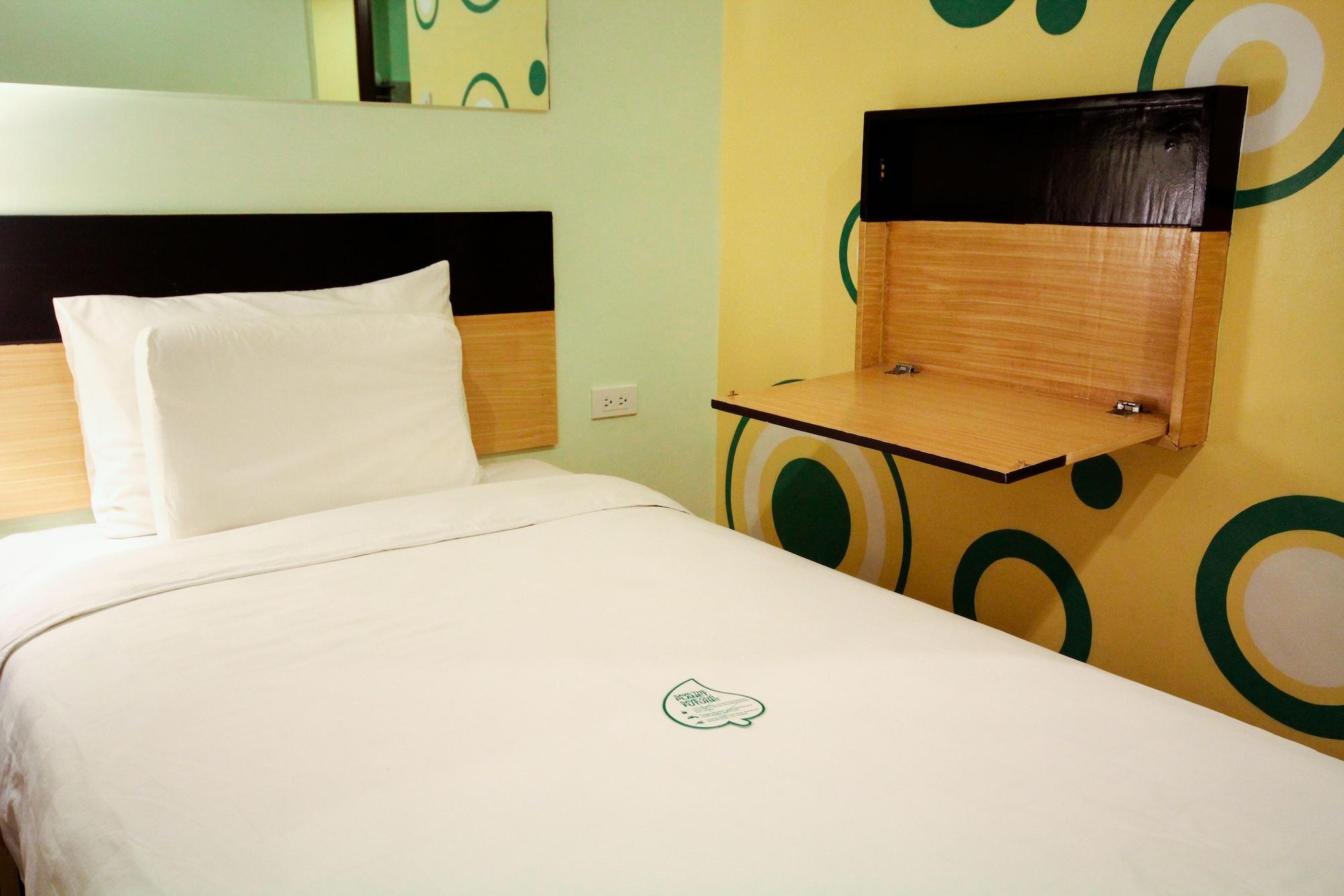 Go Hotels Iloilo Екстериор снимка