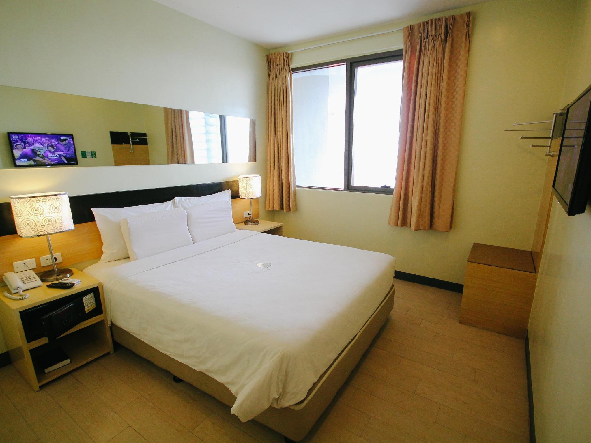 Go Hotels Iloilo Екстериор снимка