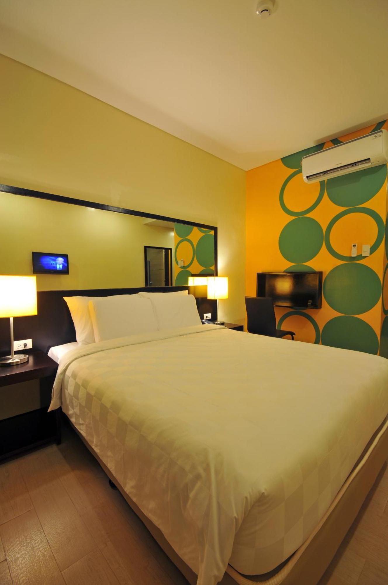 Go Hotels Iloilo Екстериор снимка