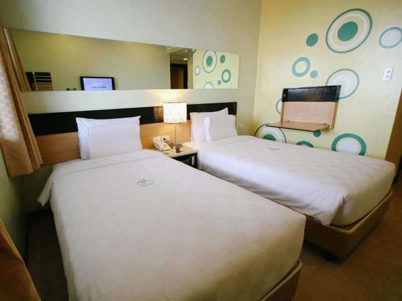 Go Hotels Iloilo Екстериор снимка
